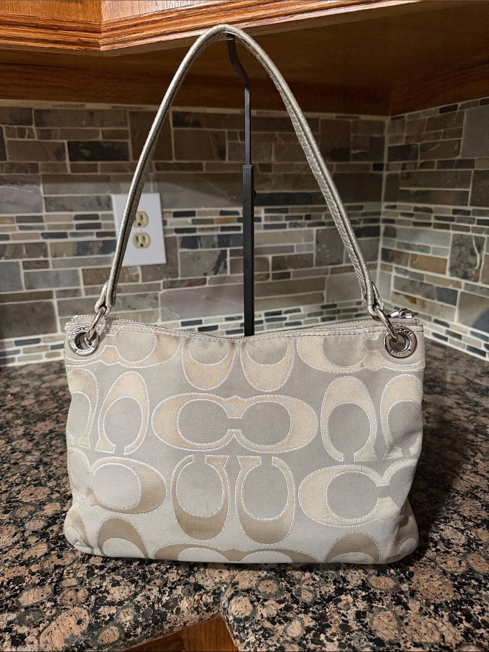 Coach Silver Poppy Signature Sateen Hippie Shoulder Bag VTG Discontinued - Picture 2 of 16